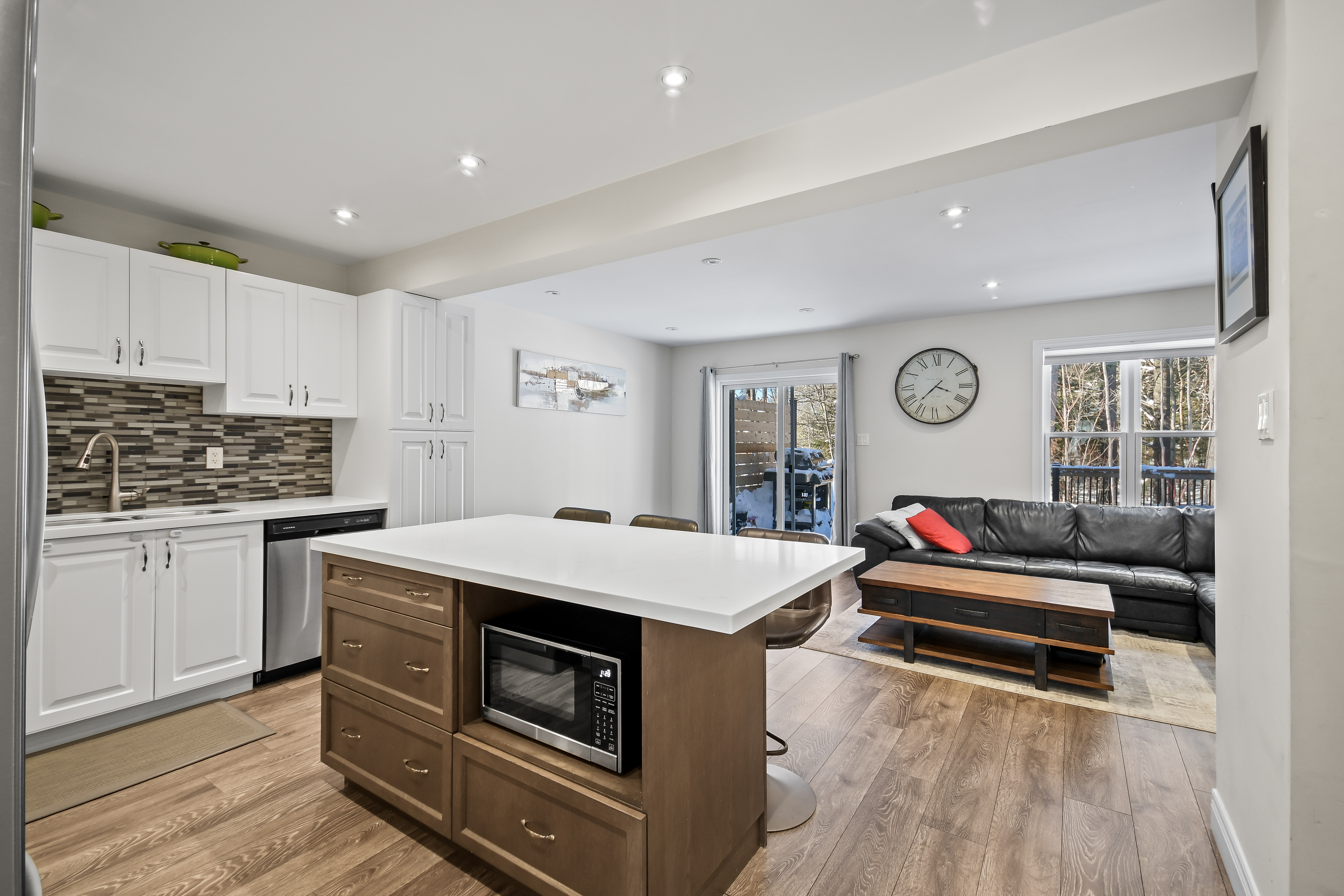 31 Nicole Park Place, Bracebridge, Ontario  P1L 0C8 - Photo 2 - X12943708	