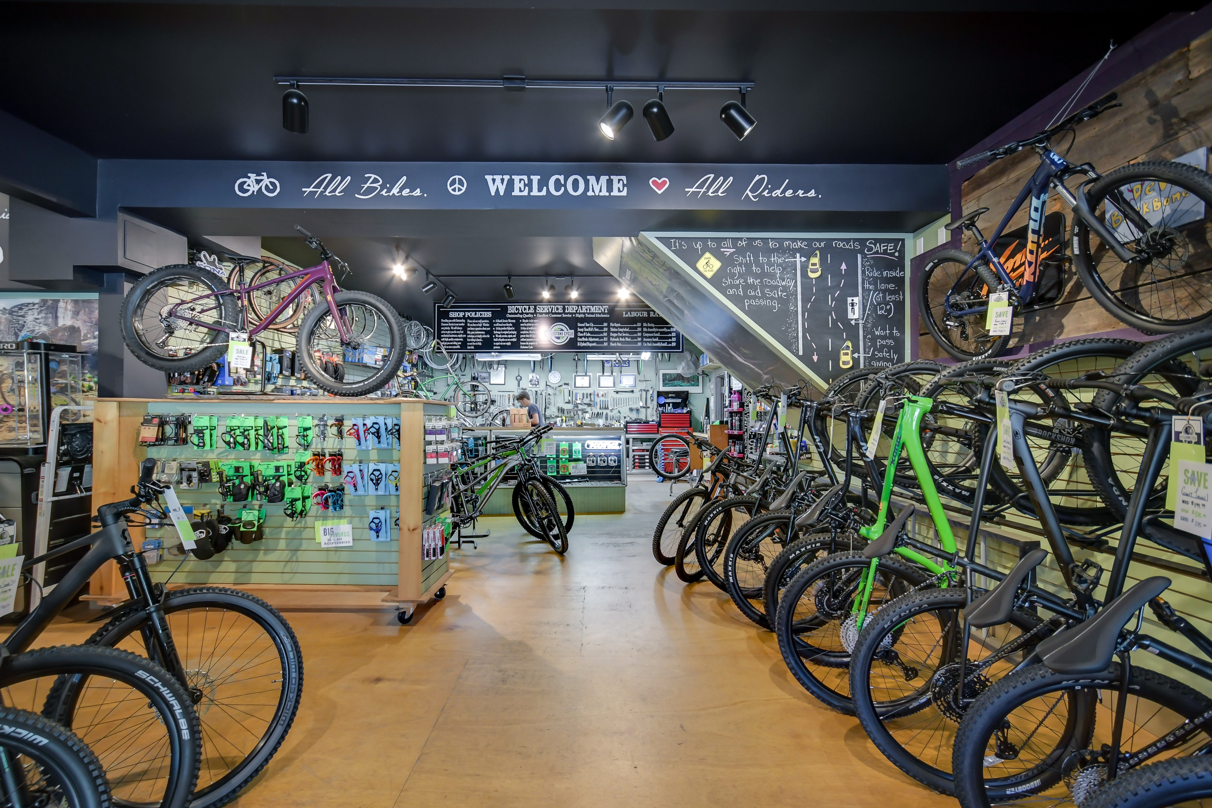 230 Ecclestone Drive, Bracebridge, Ontario  P1L 1G4 - Photo 3 - X12285187	