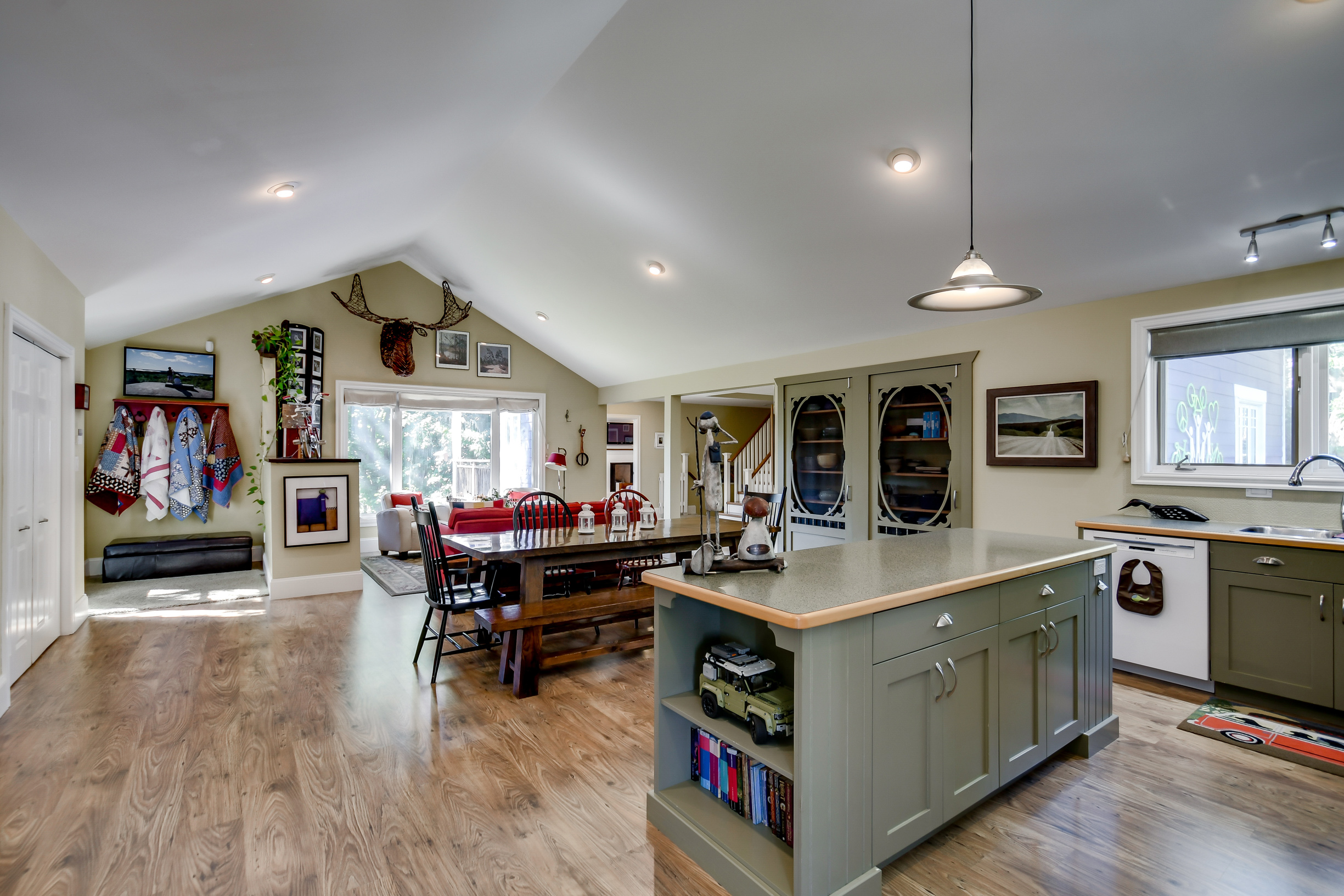 230 Ecclestone Drive, Bracebridge, Ontario  P1L 1G4 - Photo 4 - X12285187	