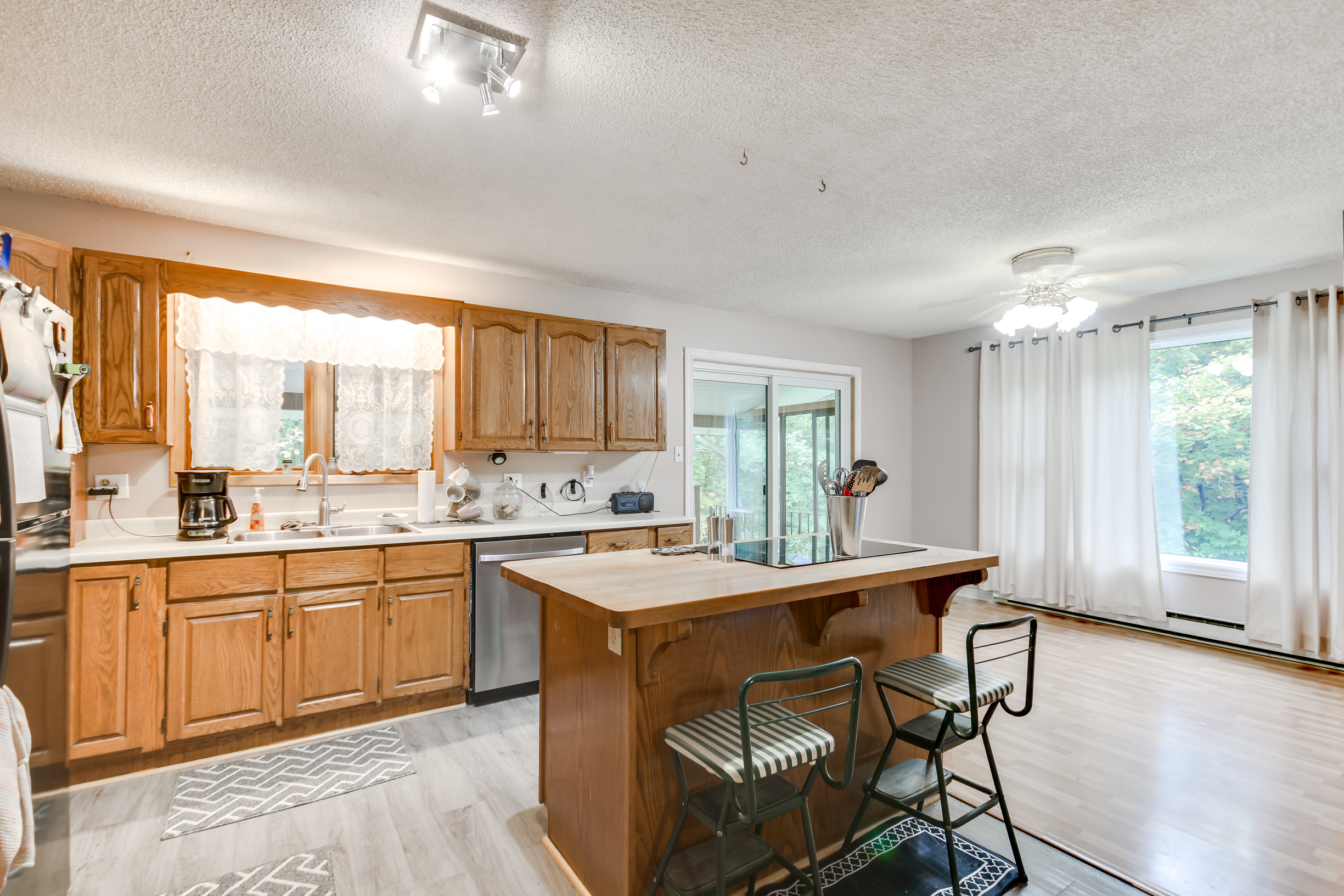 1010 Chown Rd, Muskoka Lakes, Ontario  P0H 1H - Photo 2 - X12425498	