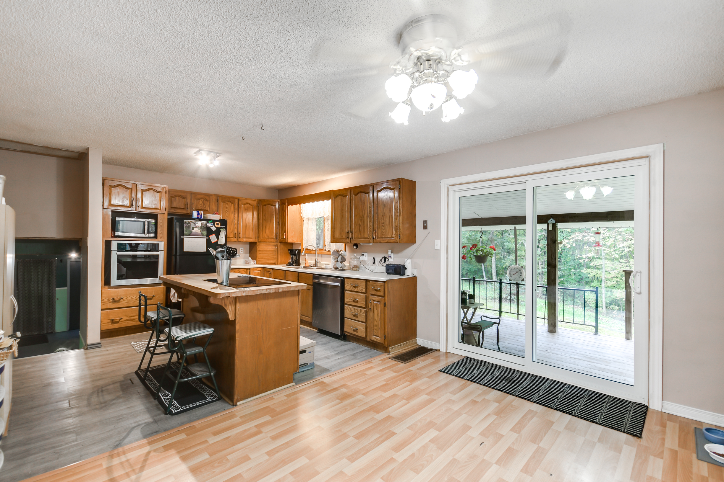 1010 Chown Rd, Muskoka Lakes, Ontario  P0H 1H - Photo 6 - X12425498	